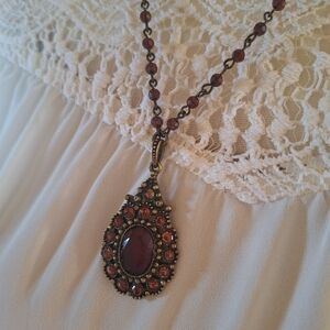 Avon Burgundy Red + Antique Gold Jeweled Pendant Necklace Faceted Faux Stones